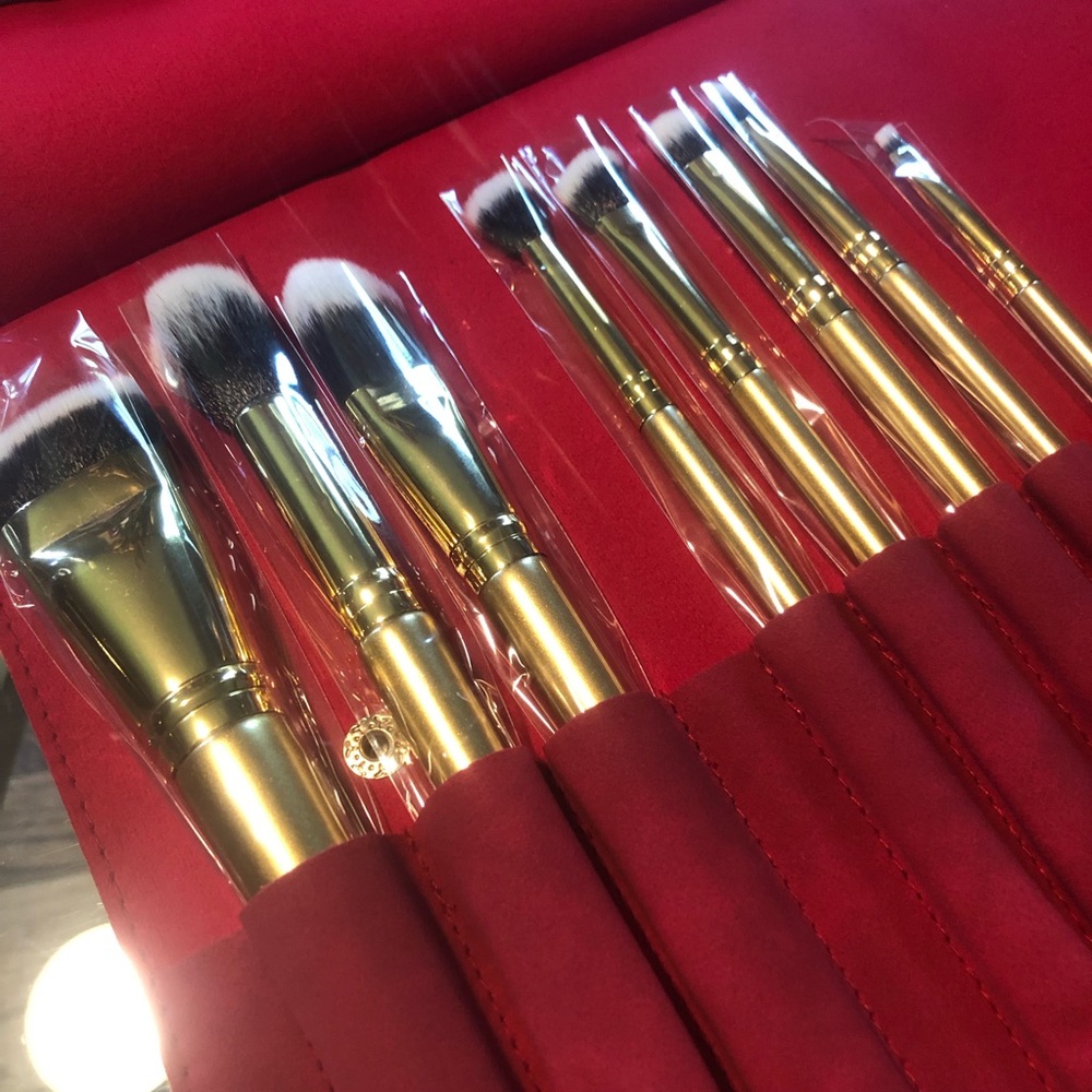 BRAND NEW LUXIE MAKEUP BRUSHES!!!!! NEW IN WRAPPER,JUST OPENED PLASTIC TO LOOK !